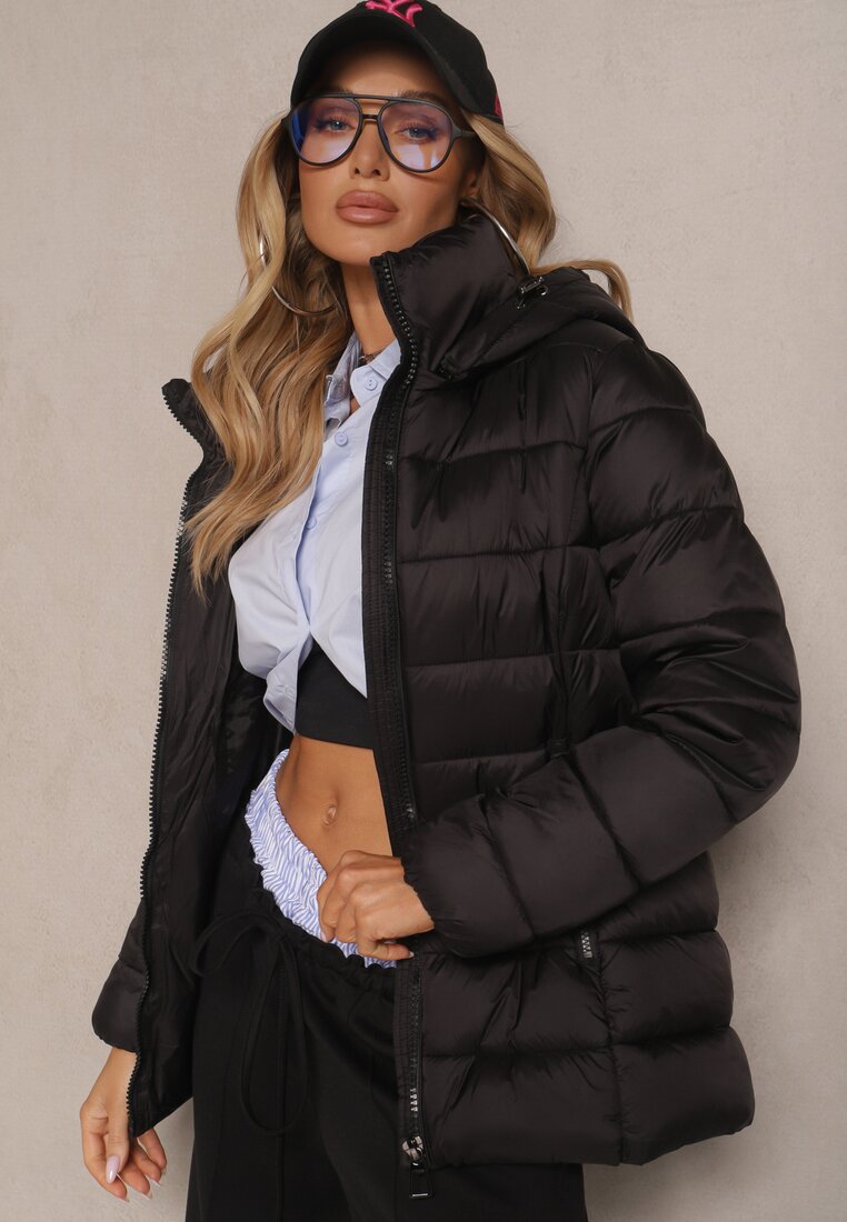 Geacă Neagră cu Glugă Detașabilă Împodobită cu Cusături Matlasate Laosias
