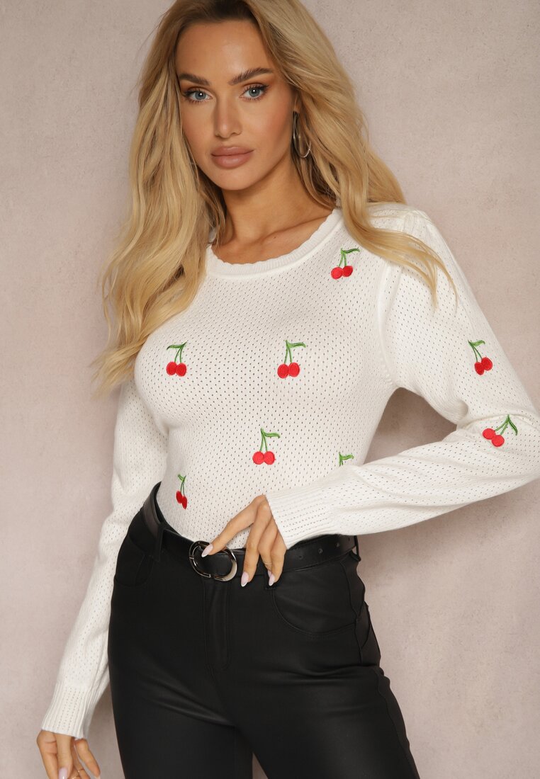 Pulover Alb cu Viscoză cu Perforații Decorative și Aplicații în formă de Cireșe Nirinelle