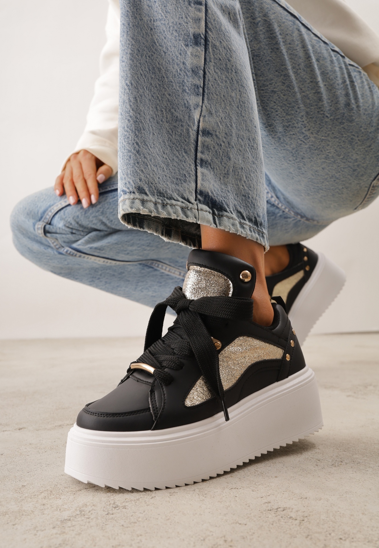 Adidași Negri cu platformă, decorate cu nituri și elemente metalice Azista