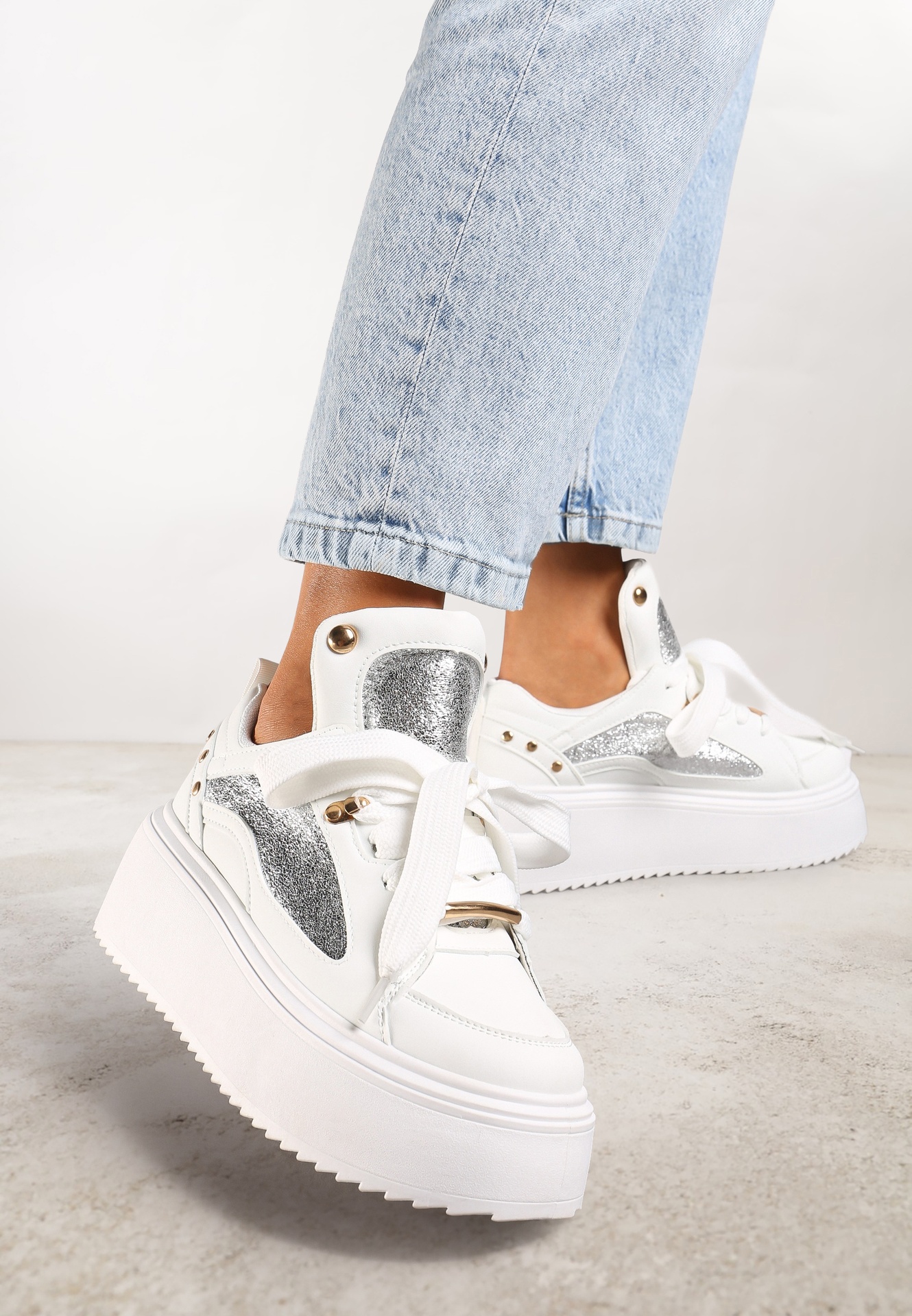 Adidași Albi cu Platformă Decorați cu Nituri și Elemente Metalice Azista