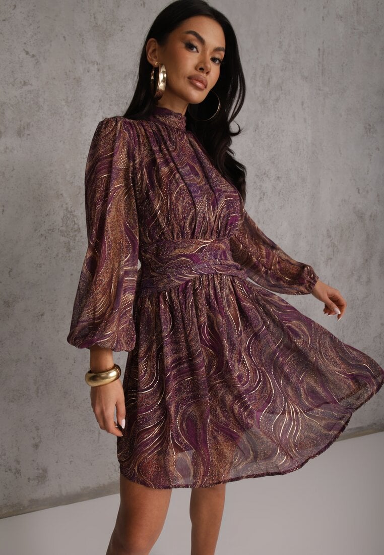 Rochie Fioletowa Cambrată cu croială evazată, cu mâneci transparente și guler înalt Relabia