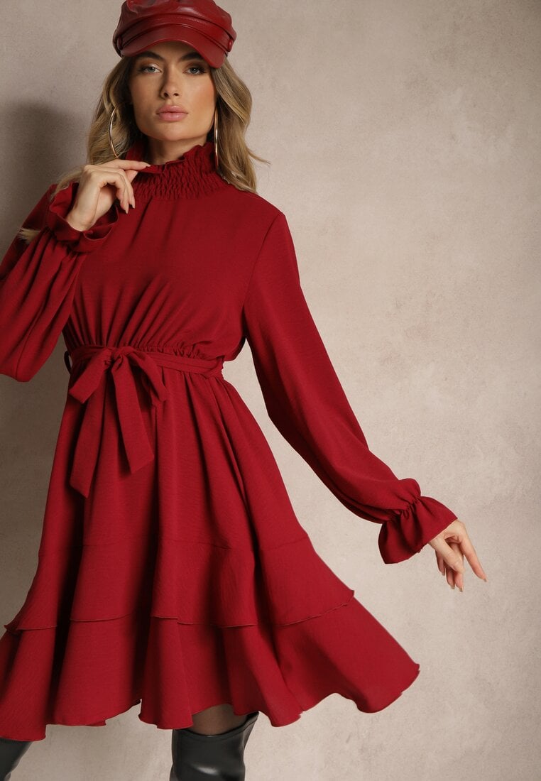 Rochie Bordo cu Volane și Guler tip golf cu Elastic în Talie și Curea suplimentară de legat Savire