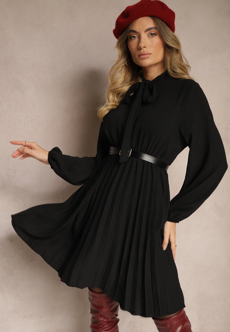 Rochie Plisată Neagră cu croială elegantă, cu legătură la decolteu și elastic în talie Belorinda
