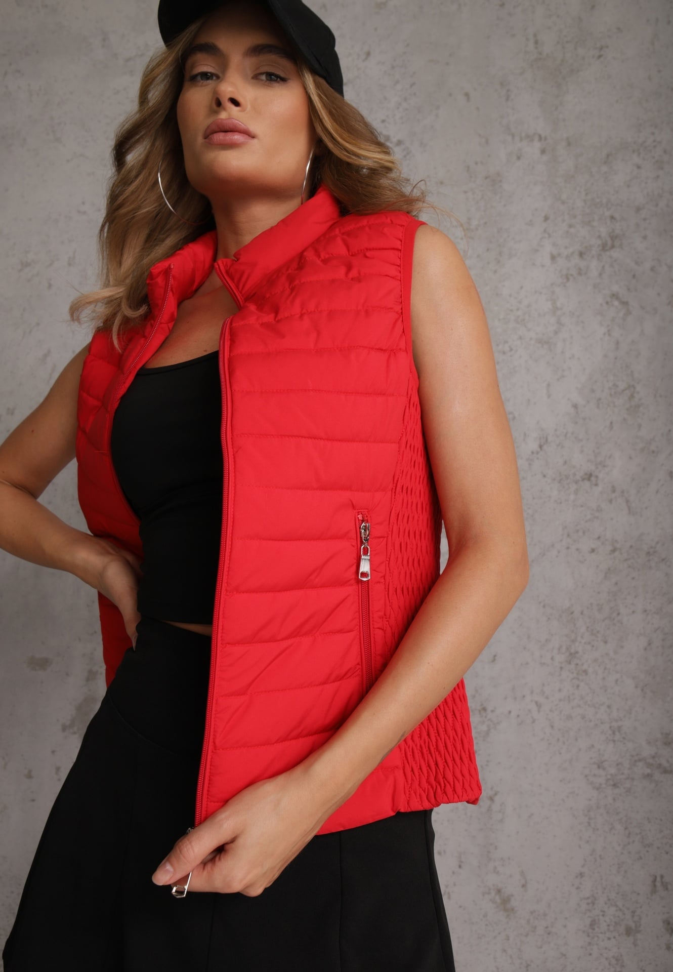 Vestă Roșie cu guler ridicat, matlasată și cu buzunare Valoreth