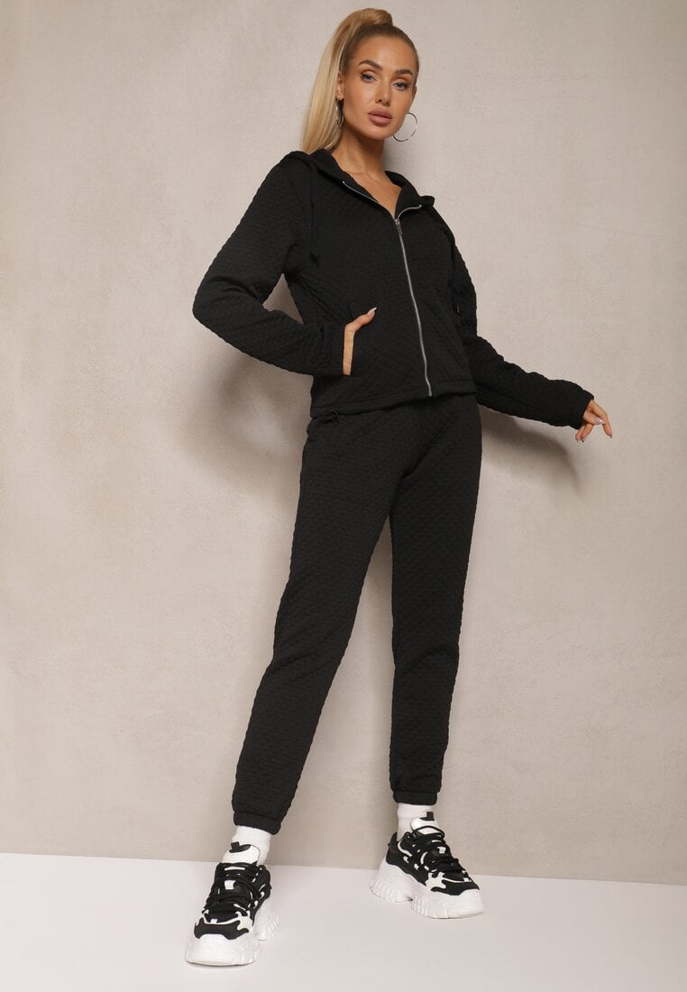 Compleu de Trening Negru cu amestec de bumbac, Bluză matlasată cu glugă și Joggere Evathira