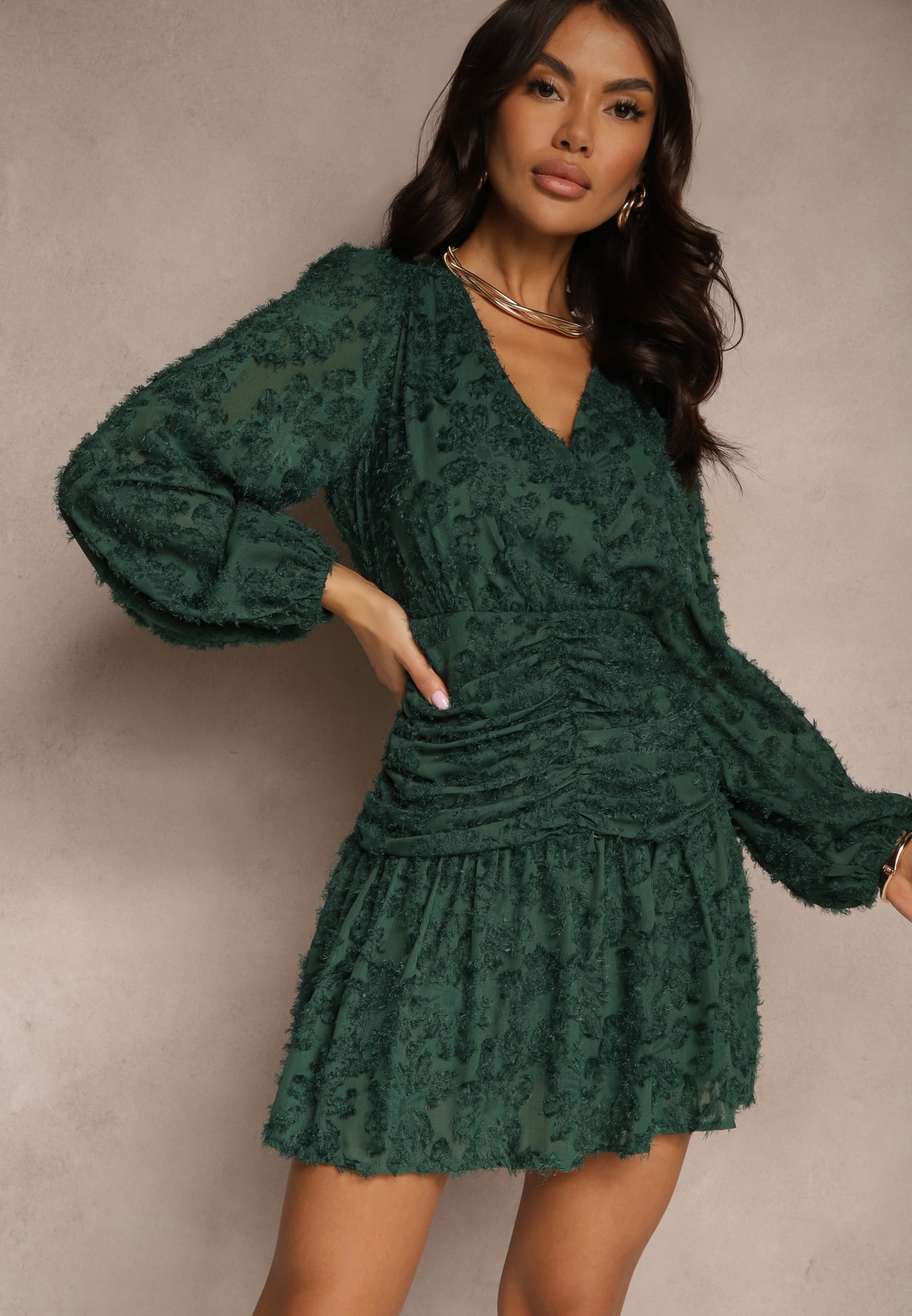 Rochie Verde închis cu dantelă, cu croială cambrată și decolteu petrecut Nelabine