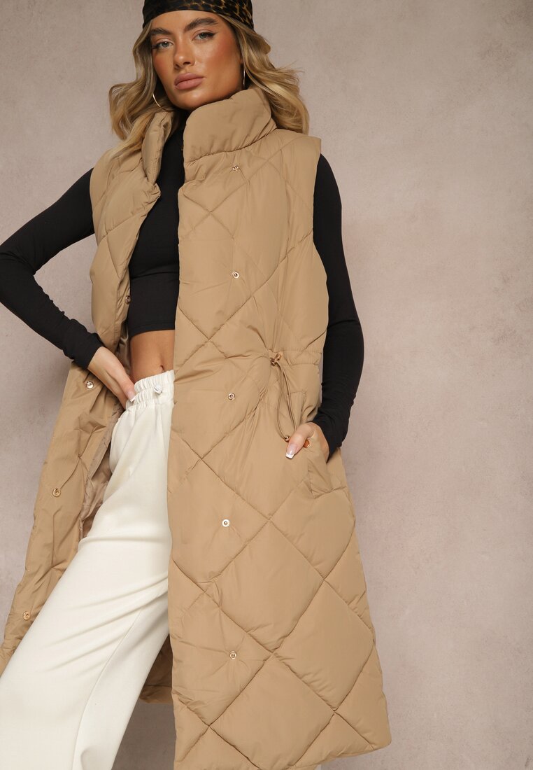 Vestă Lungă Bej închis cu cusături matlasate, cu guler înalt și buzunare Avalithe