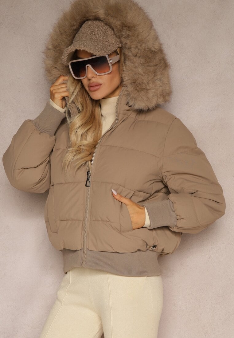 Geacă Bej închis cu Matlasare și Borduri Late Împodobită cu Blană la Glugă Inilora