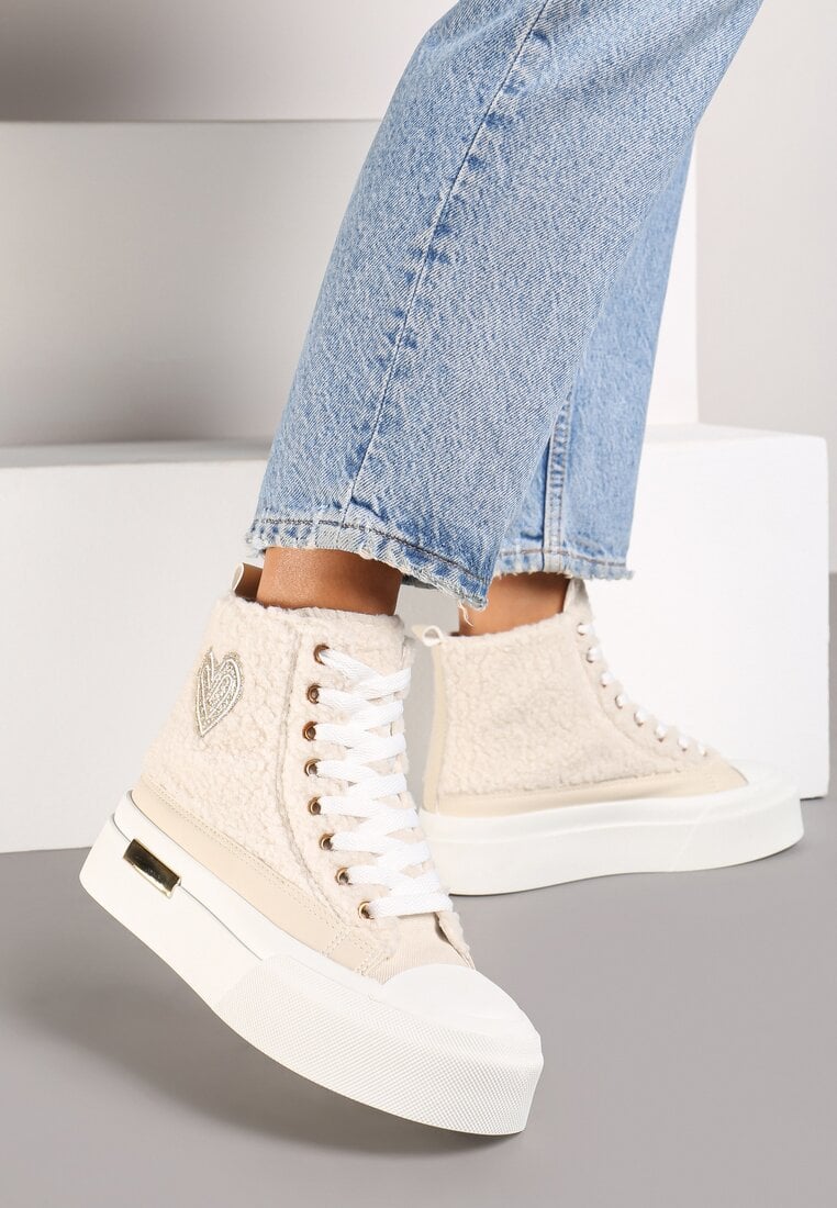 Tenisi bej pufoși cu platformă cu aplicație decorativă în formă de inimă Aelinna