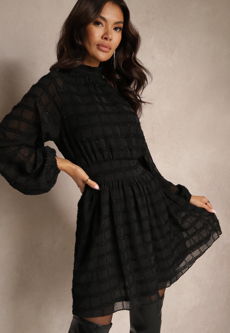 Rochie Neagră Cloș cu guler înalt și elastic în talie Decorată cu fir metalic Vencira