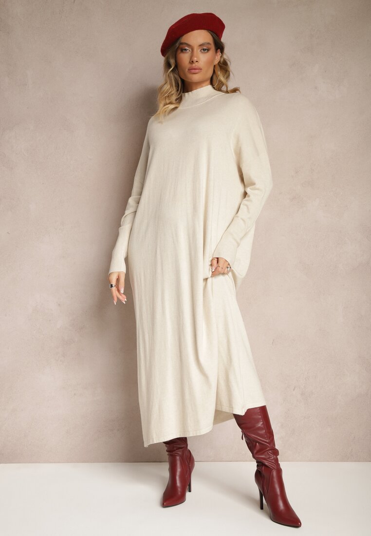 Rochie Tricotată Bej Deschis cu Guler Înalt și Vâscoză cu Croială Tip Cutie Alirinna