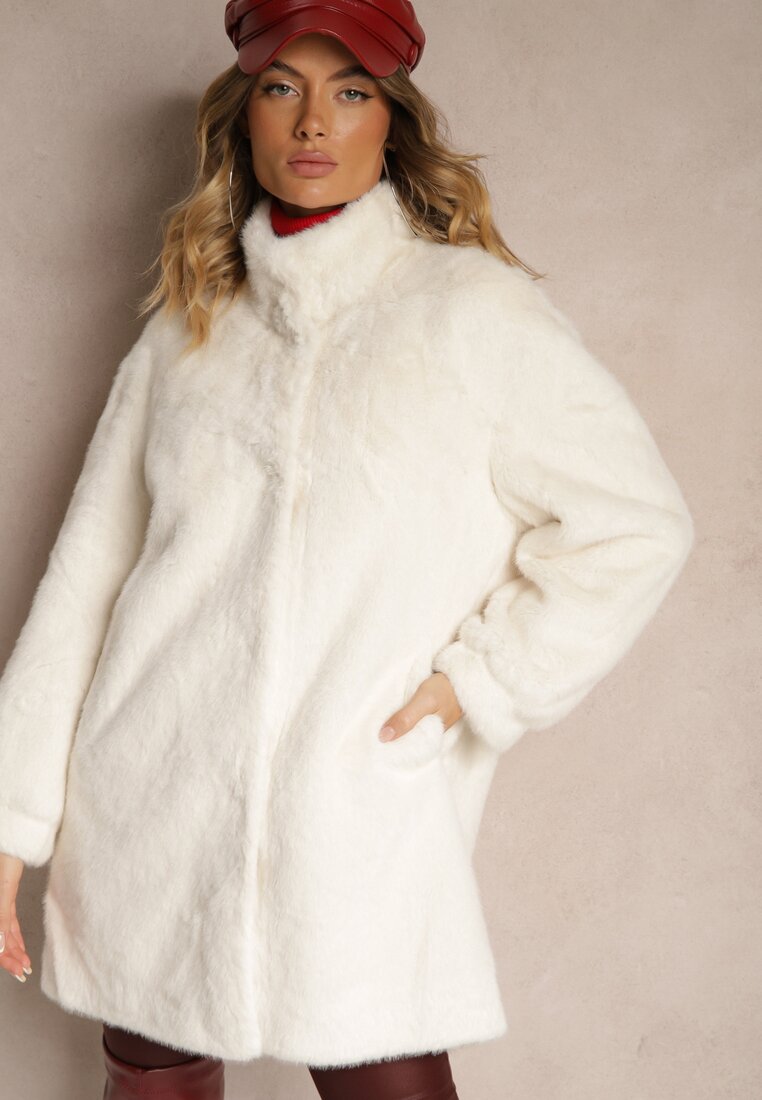 Palton Bej Deschis din Blană cu Croială Dreaptă cu Guler Înalt și Buzunare Saliratia