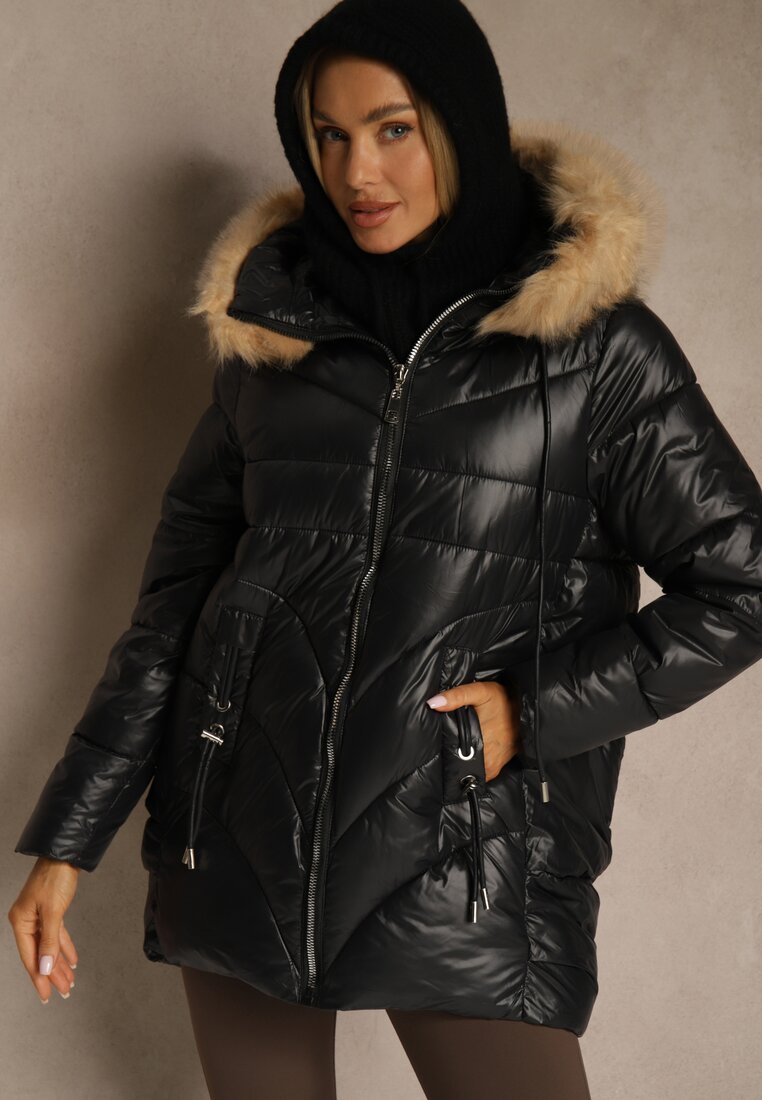 Geacă Neagră Trapezoidală cu Cusături Matlasate și Glugă cu Blană Detașabilă Deoiala