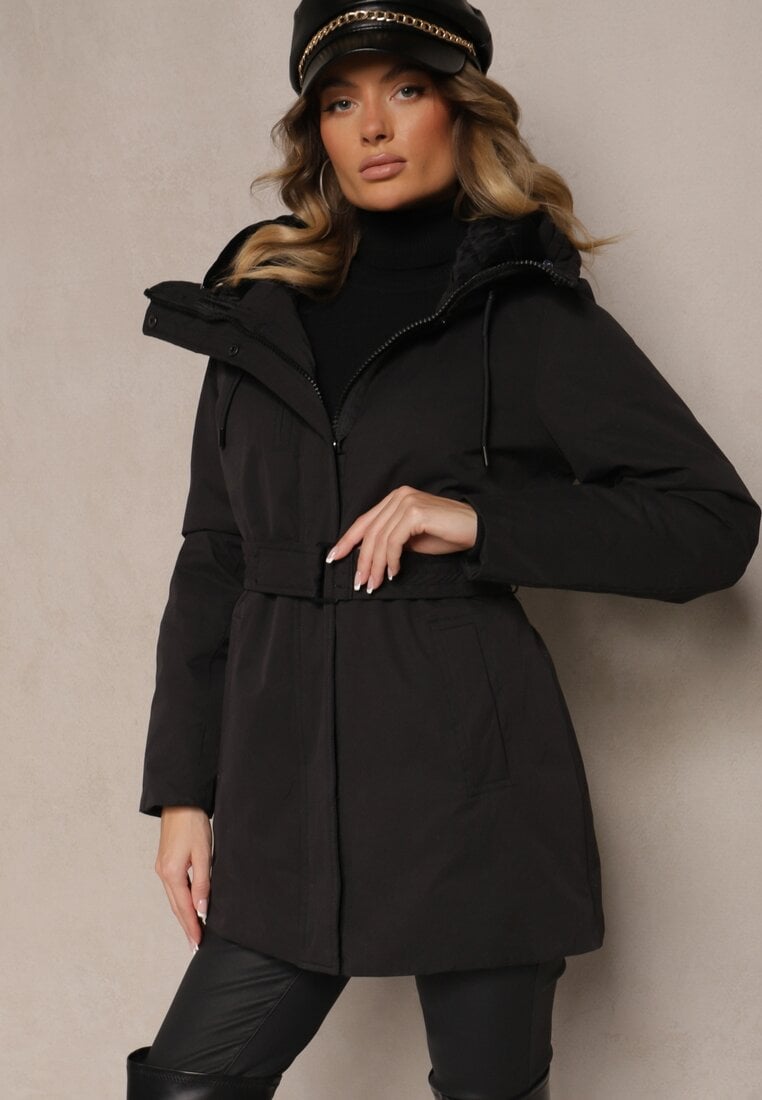 Geacă Lungă Neagră Matlasată cu Bumbac și Glugă Decorată cu Curea cu Cataramă Seniraen