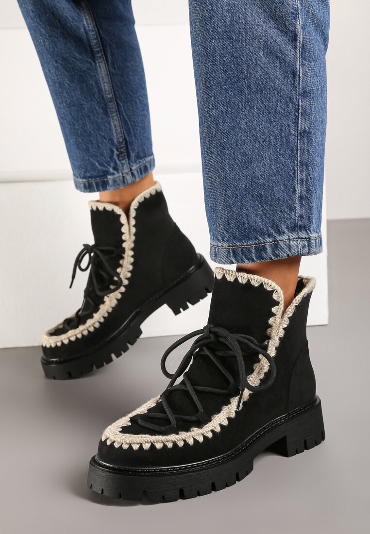 Botine Negre din eco-piele intoarsă cu un set suplimentar de șireturi decorate cu broderie Noledi