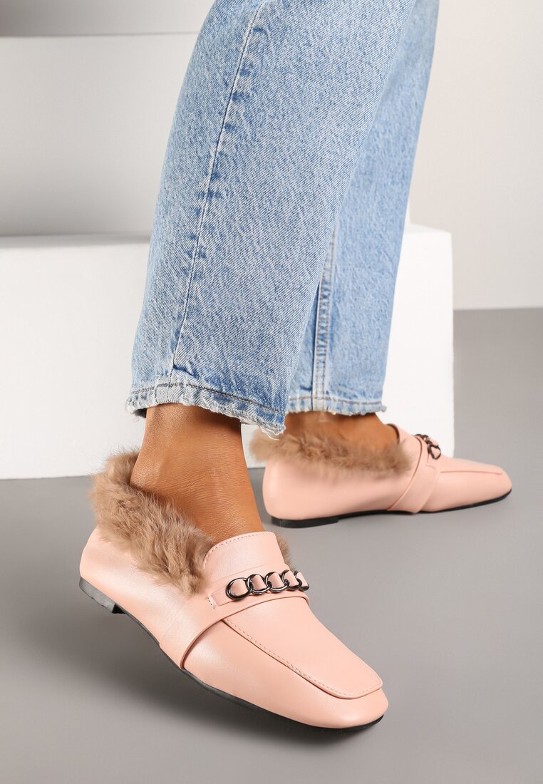 Mocasini roz cu talpă plată, cu blăniță și ornament metalic Emalorae