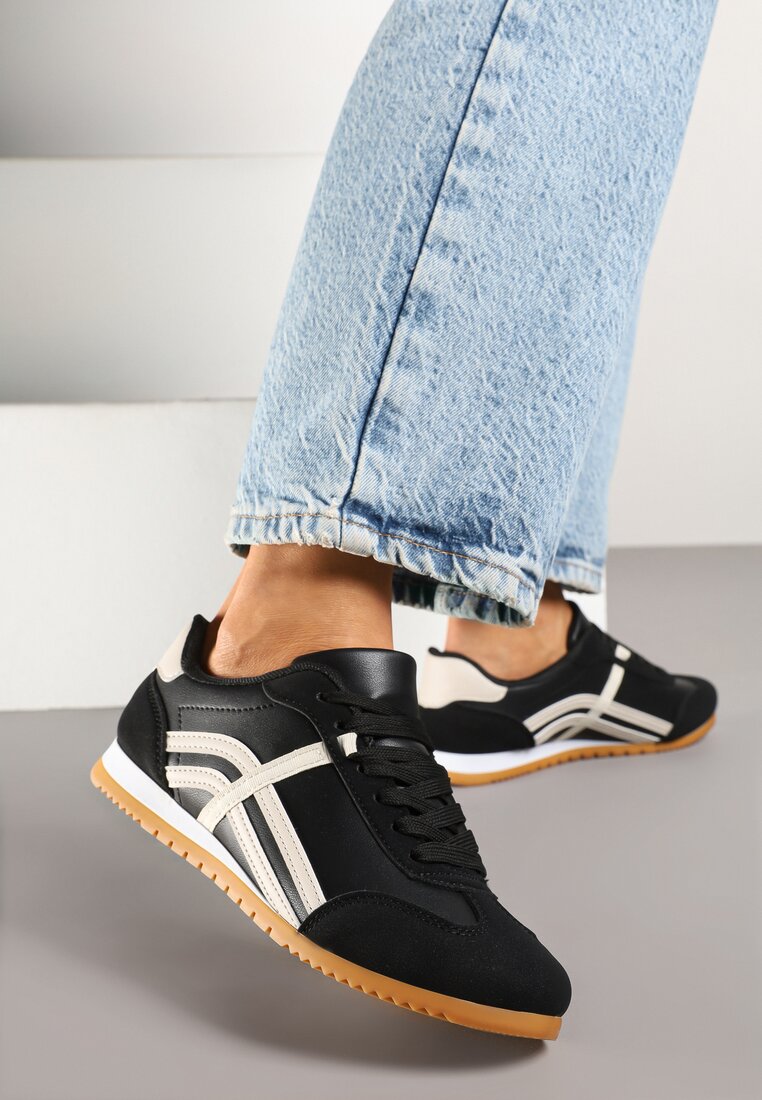 Adidași Negri Tip Clasici Tenisi Decorați Cu Cusături Zardiva