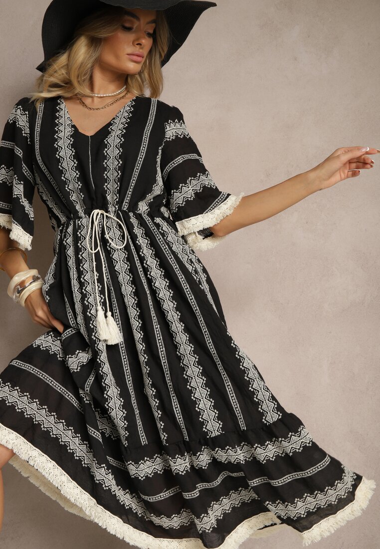 Rochie neagră evazată Boho din bumbac decorată cu broderie și legătură Koriruna