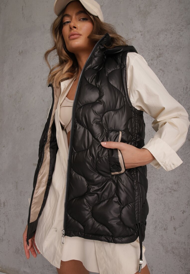 Vestă Neagră cu Glugă Detașabilă Matlasată Decorativ Silzeki