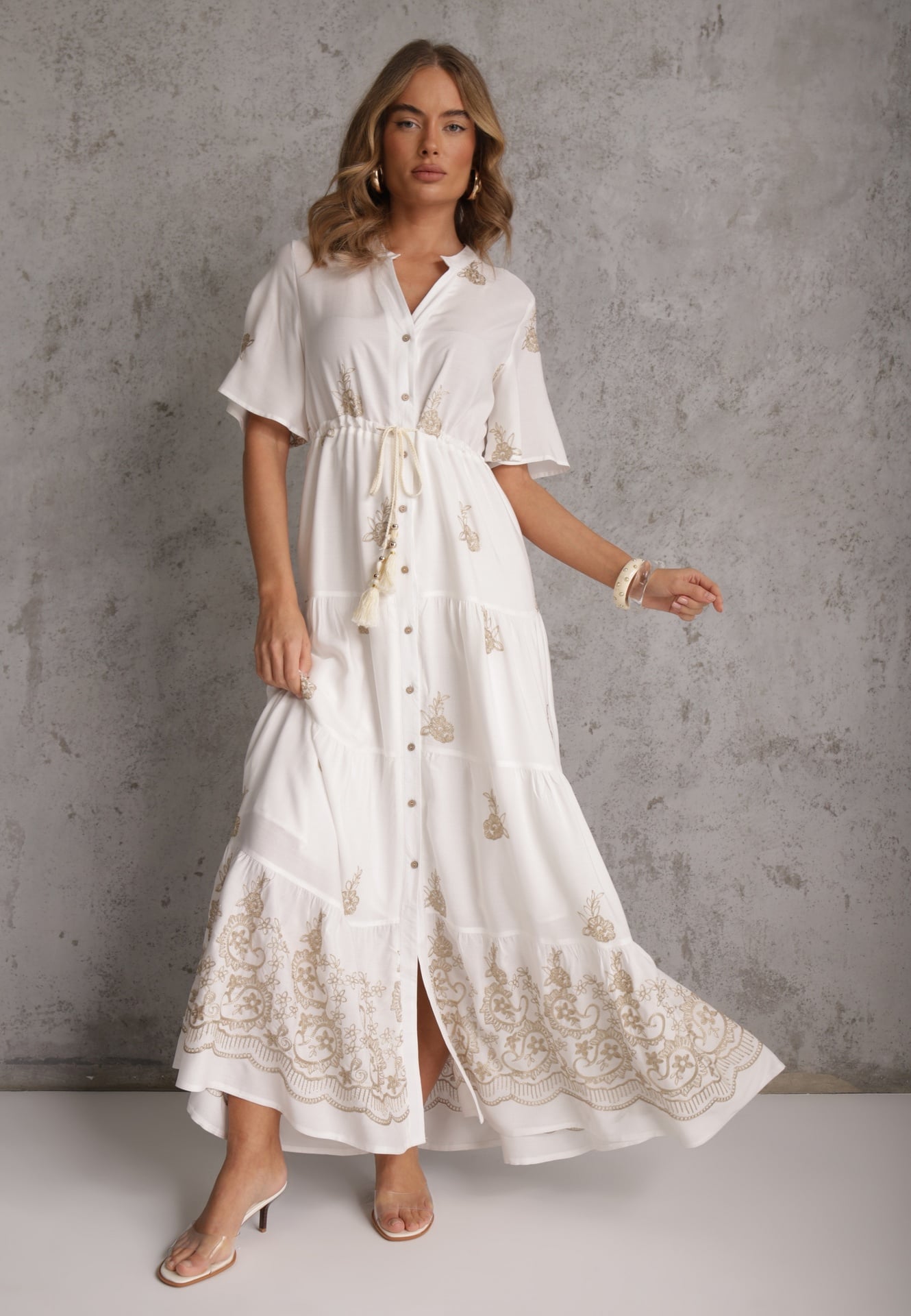 Rochie Albă Evazată Boho din Viscoză Decorată cu Broderie, Legătură și Volane