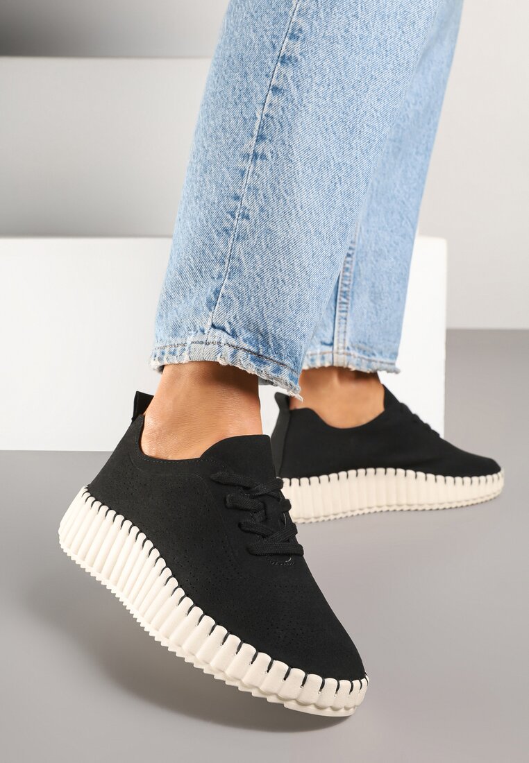 Adidași Negri cu Platformă Reliefată cu Partea Superioară Ajurată Ronfira