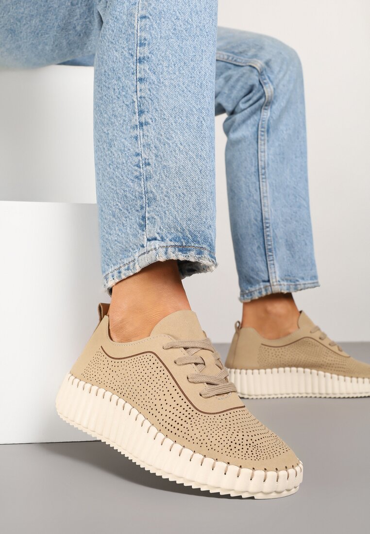 Adidași bej pe platformă embosată cu partea superioară perforată Ronfira