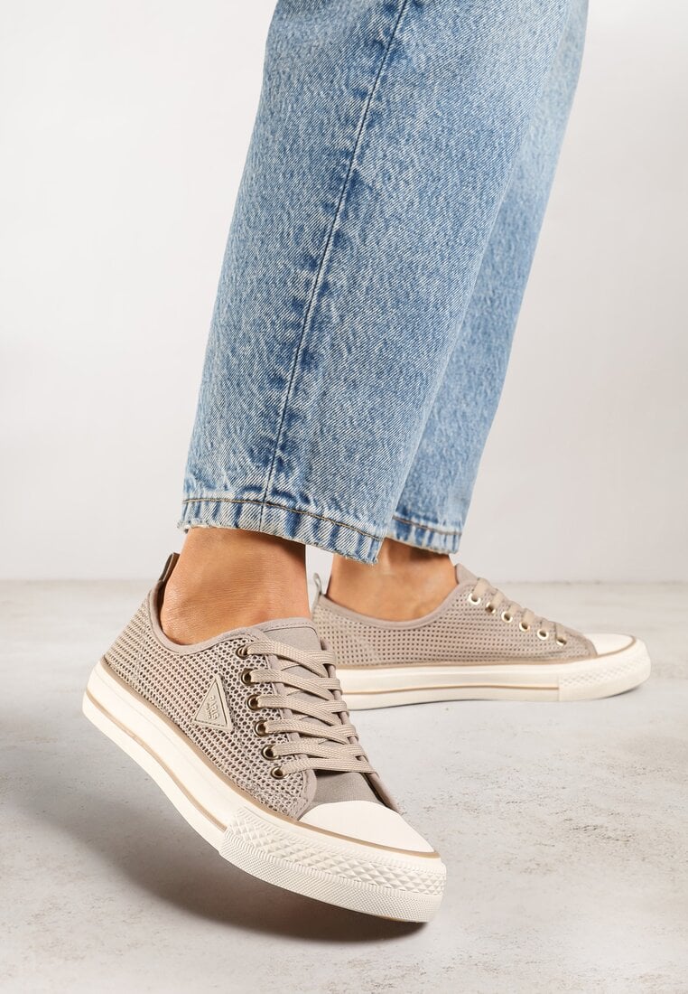 Adidași bej închis croșetați cu un design clasic Vovessa