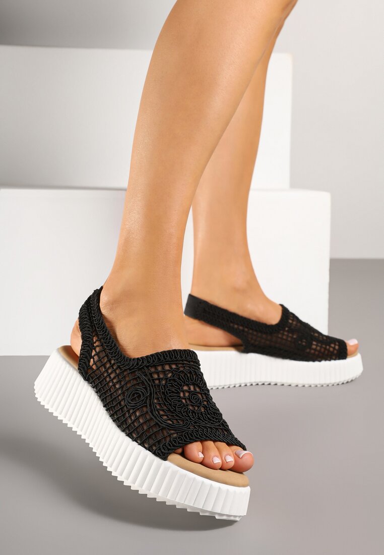 Sandale Negre Decupate cu Talpă Groasă cu Motive în relief Tanarila