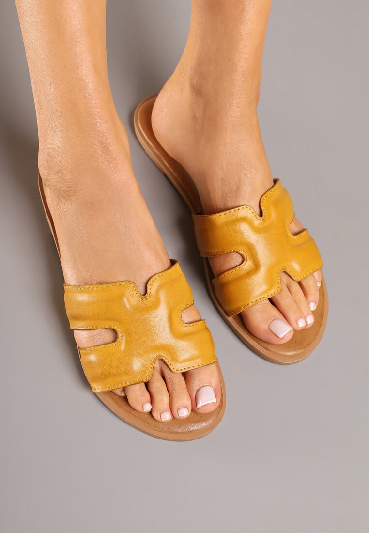 Papuci Galbeni Basic cu Decupaje Varauri