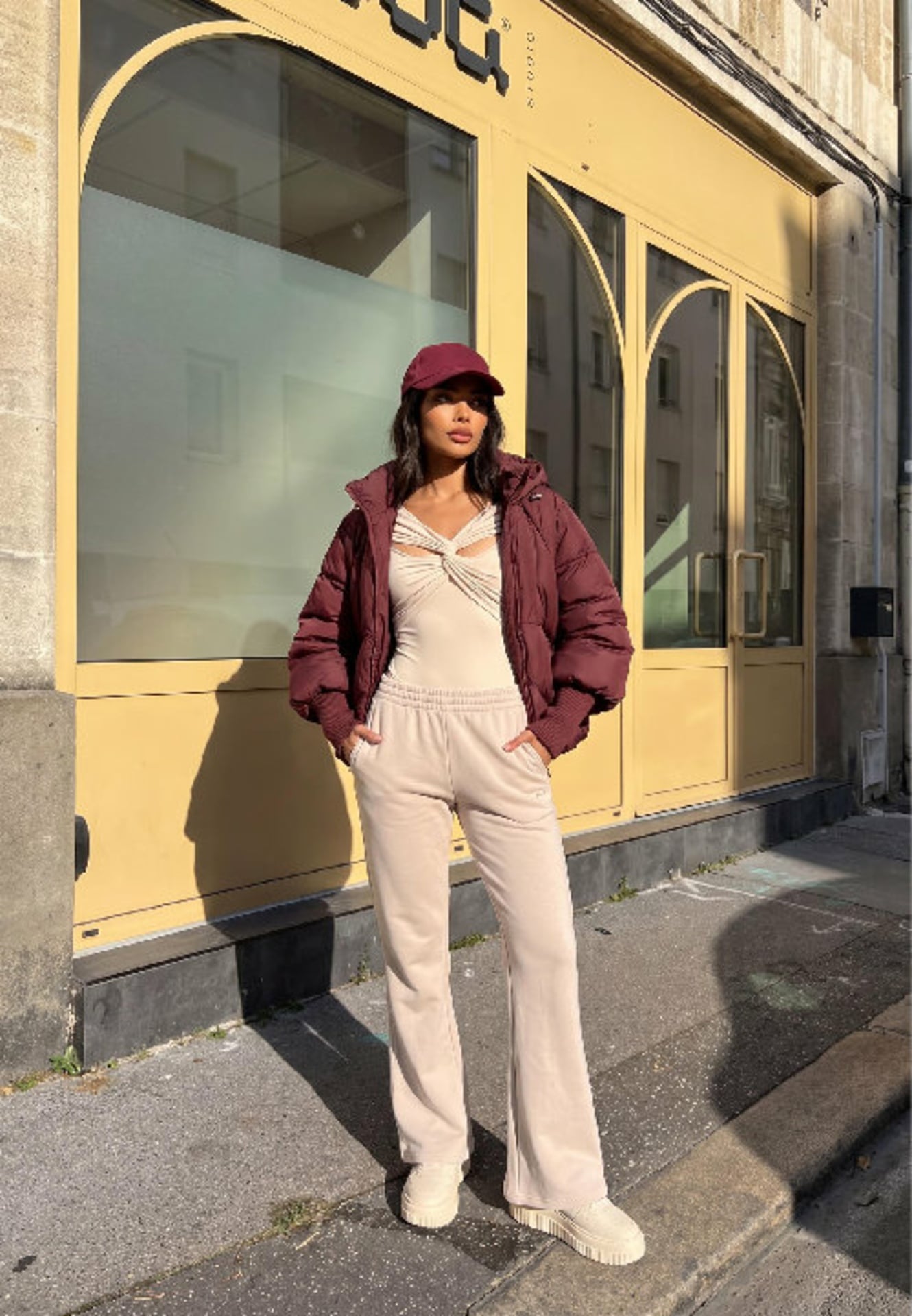 Pantaloni de trening bej evazați cu elastic în talie Efranaria