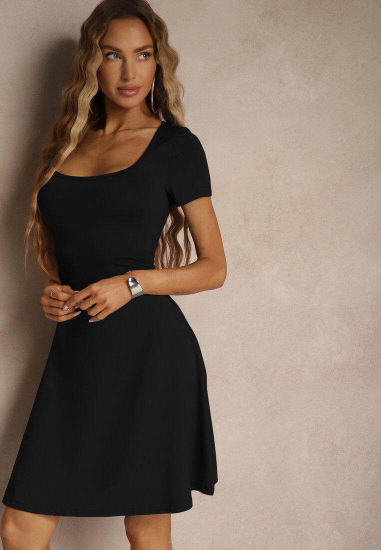 Rochie Neagră din Viscoză cu Croială Cloș cu Decolteu Pătrat Miluriela