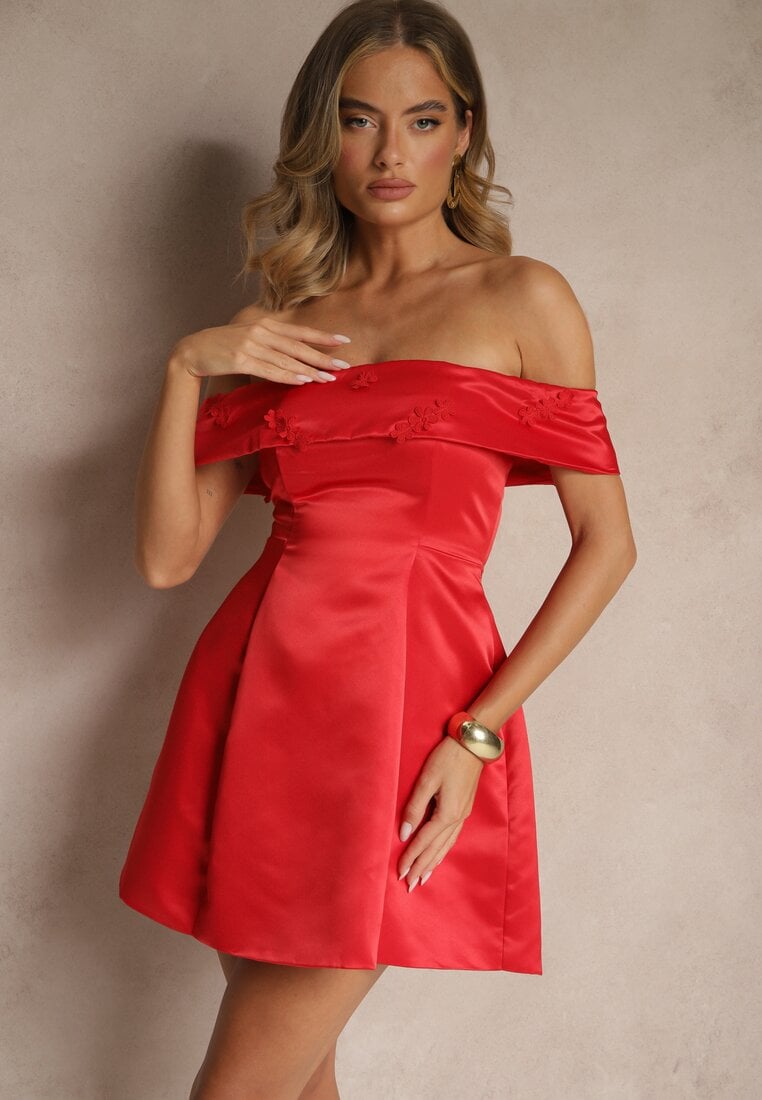 Rochie Roșie Spaniolă Vices din Satin Decorată cu Aplicații Fenilune