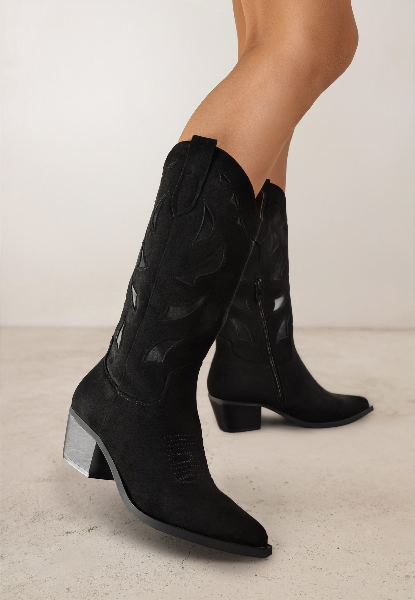 Botine Negre cu Toc Conic în Stil Western decorate cu Motive Geometrice Latiresa