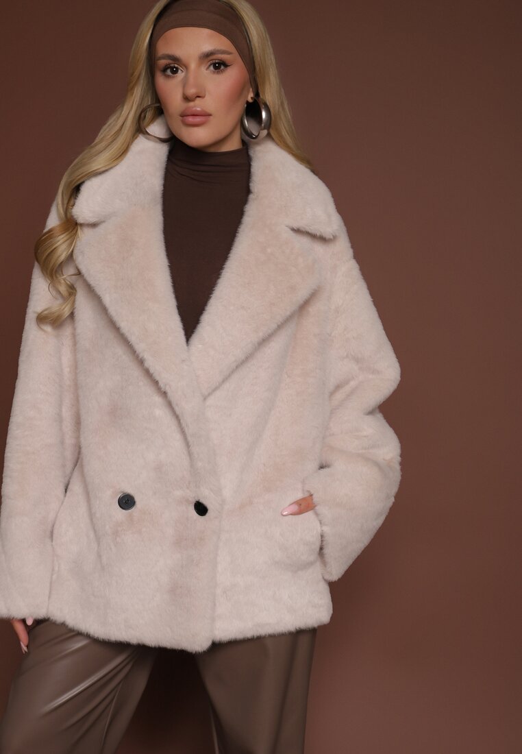 Jachetă bej, cu două rânduri de nasturi, din blană artificială, croială oversize Manella