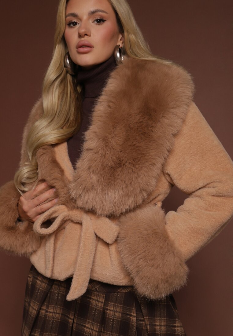 Geacă de pluș Maro Decorată cu blană și curea legată în talie Aravitte