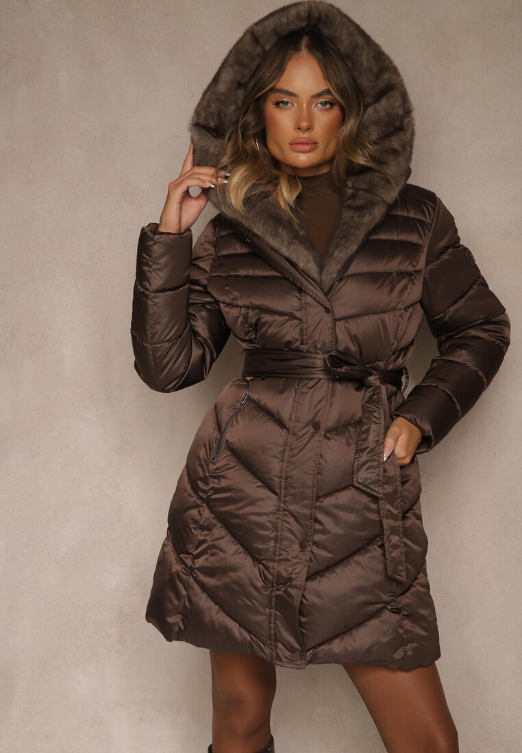 Geacă Maro cu cusături matlasate, cu cordon și glugă cu blană Fenida