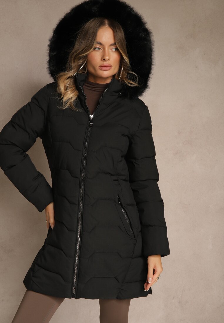 Jachetă Neagră Matlasată cu croială cambrată cu glugă cu blană Mindria