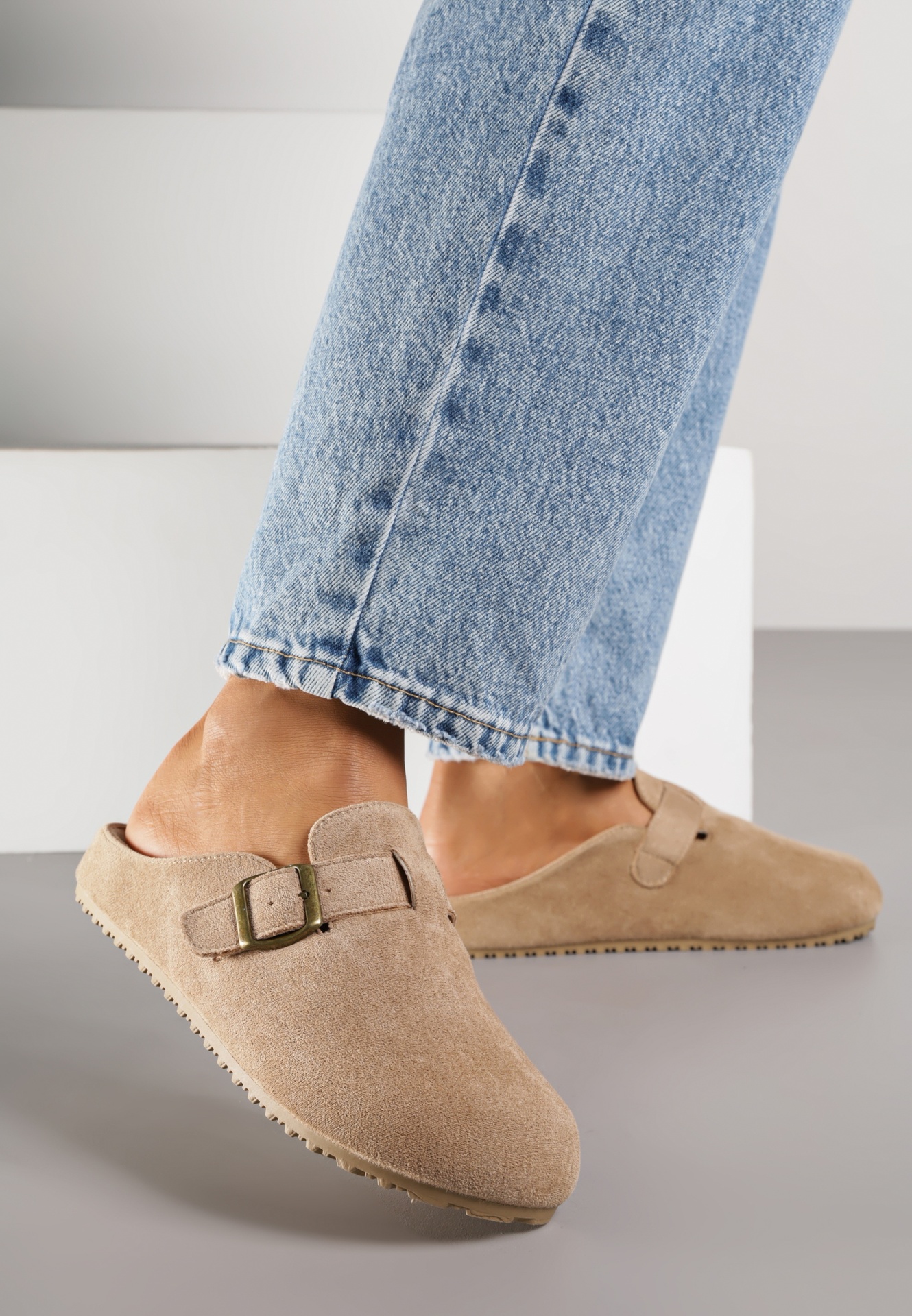 Papuci Anavitta Bej închis