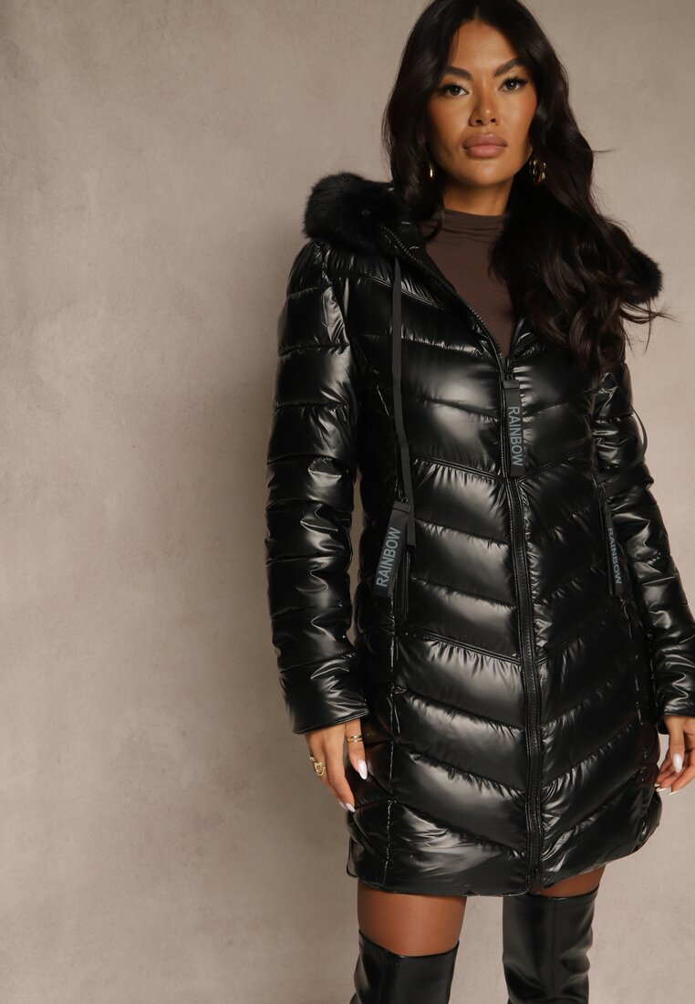 Geacă Neagră Cintrată cu Cusături Matlasate și Glugă cu Blană Nalidea