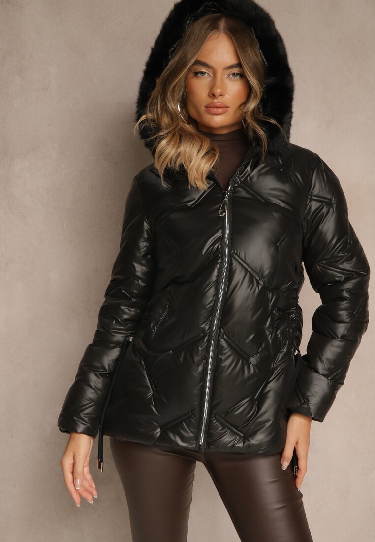 Kurtka Czarna cu matlasare decorativă și glugă cu blană Naliavea