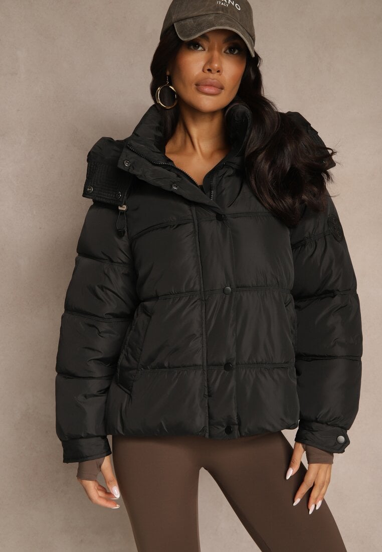 Geacă Neagră Oversizowa Puffer cu Glugă și o Aplicație pe Mânecă Azine
