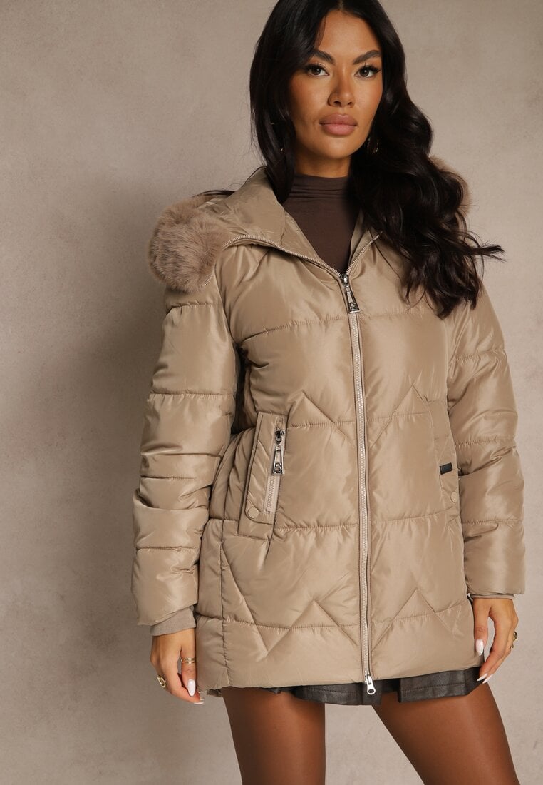 Geacă bej tip cutie cu cusături matlasate și glugă cu blană Vebina