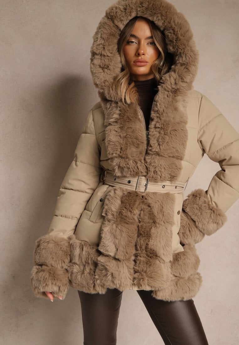 Geacă Bej cu croială cambrată cu curea, cu glugă și blană Ranalia