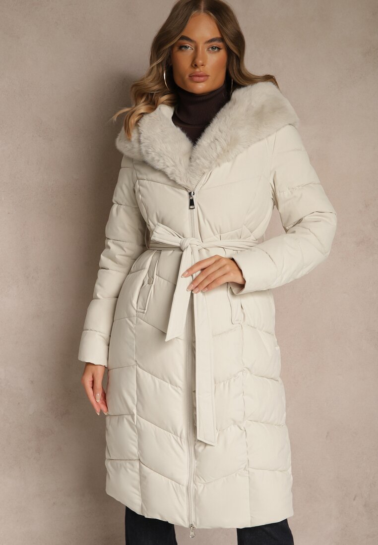 Jachetă albă cu cusături matlasate și blană și curea Serapella