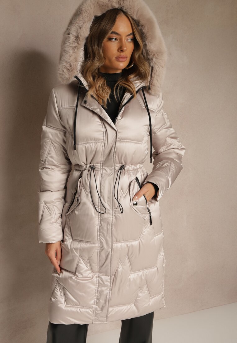 Geacă Lungă Bej strânsă în talie cu Cusături Matlasate și Glugă Galeatia