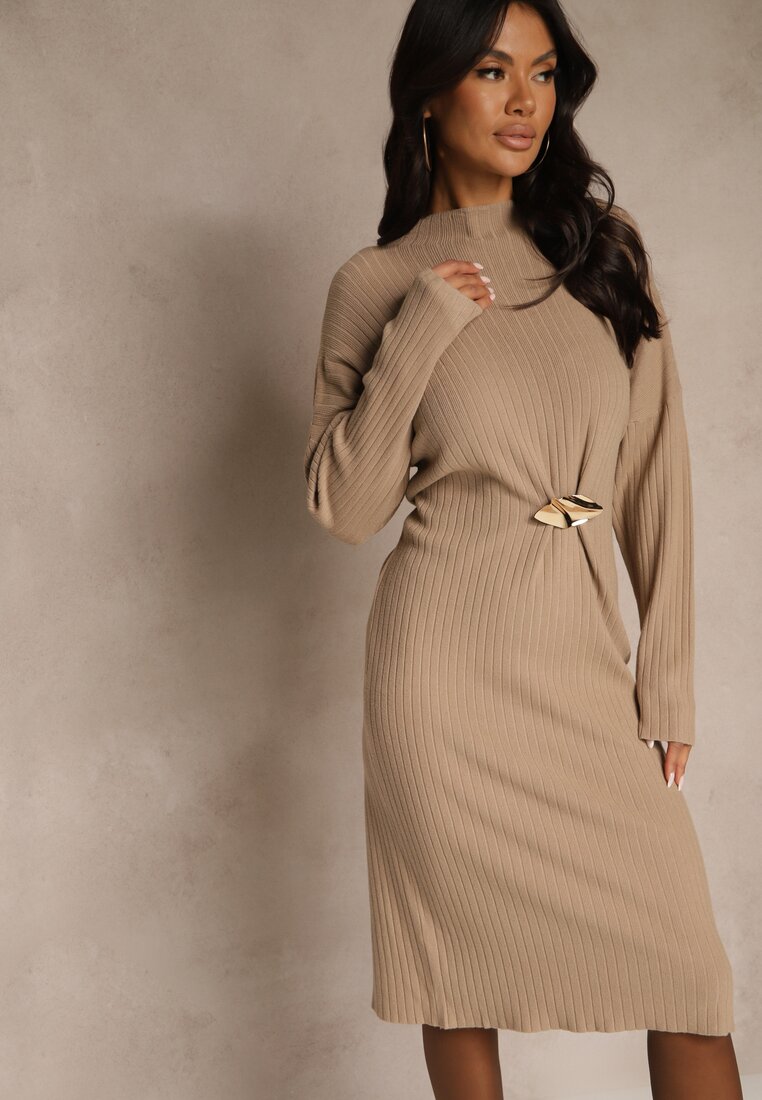 Rochie Bej Tip Pulover cu Viscoză Decorată cu Broșă Metalică Titavea