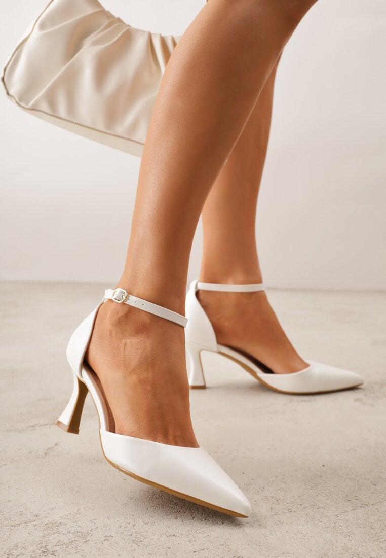 Pantofi stiletto albi Vices cu toc clepsidră, vârf ascuțit și cataramă Nusithia