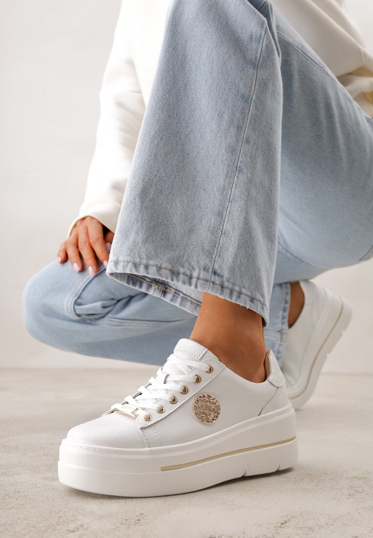 Sneakersi din Piele Albe cu platformă Decorate cu Aplicații Metalice Acaledice