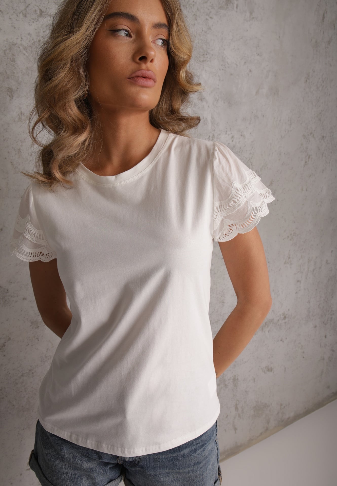 Tricou Alb de bumbac cu mâneci din dantelă Carilynore