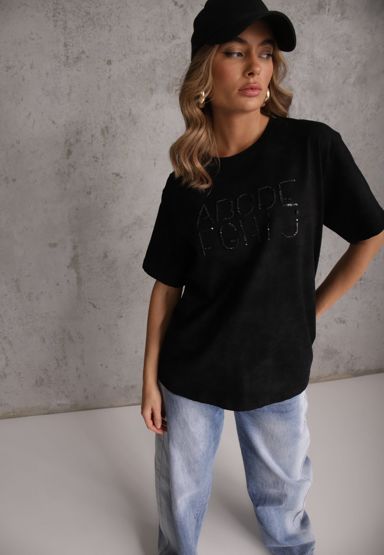 Tricou oversize negru de bumbac cu inscripție brodată cu paiete Talomora